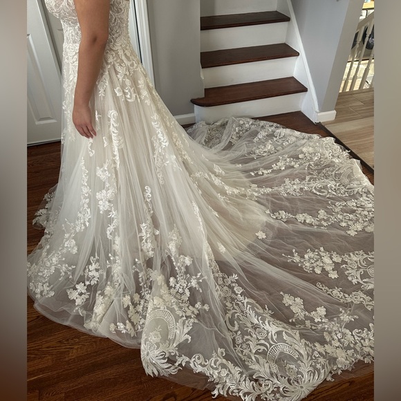 Martina Liana Wedding Dress 1228 - Picture 10 of 17